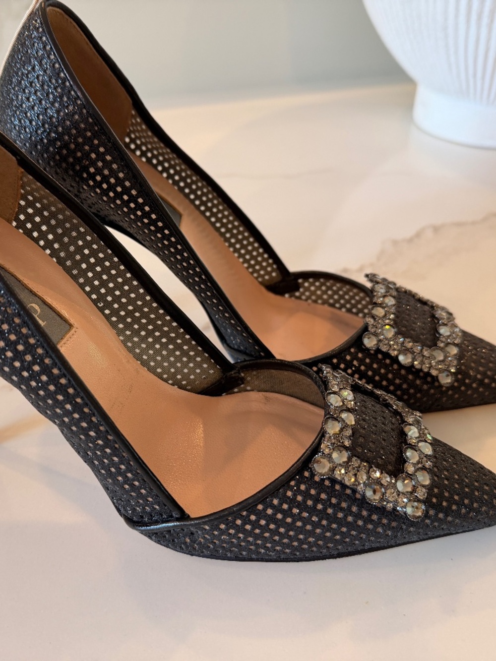 Sarah Jessica Parker black pump heel stiletto